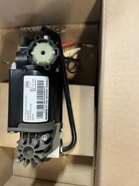 415403030 Access Cover Wabaco Air Suspension Compressor. Will Ship At Buyers Expense