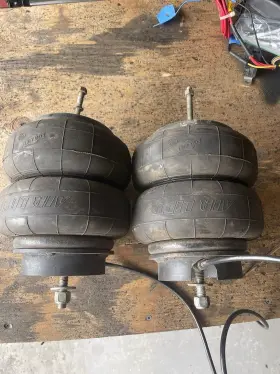 000001 Air Lift C10 Rear Airlift Bags With Mounting Brackets Fittings And Hardware