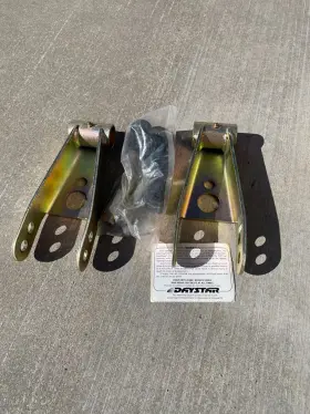 Kg60001 Daystar Lowering Shackle Kit - 1 Inch -2 Drop. 1988-1996 Gm Pickup And Blazer