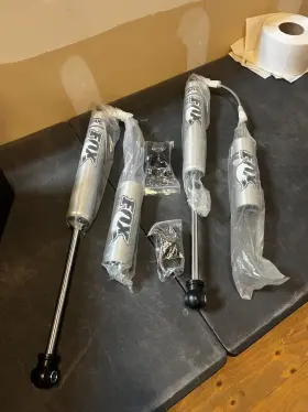 980-24-955 Fox Shocks Pair Of Reservoir Rear 2500hd/3500hd 2001-2019 Garage Sale