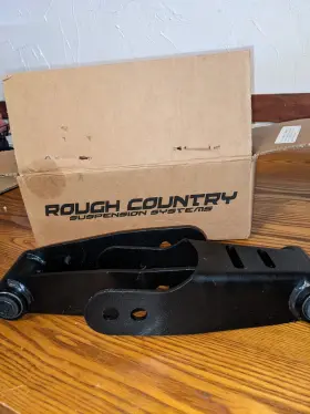 Rc0504 Rough Country 1-1.5 Inch Rear Lowering Shackles For 19-24 Chevy/gmc 1500 -