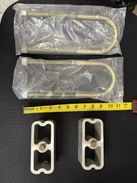 91043809 Speedway Motors Universal Leaf Spring Lowering Block Kit 2 Inch Drop With U-bolts And Hardware